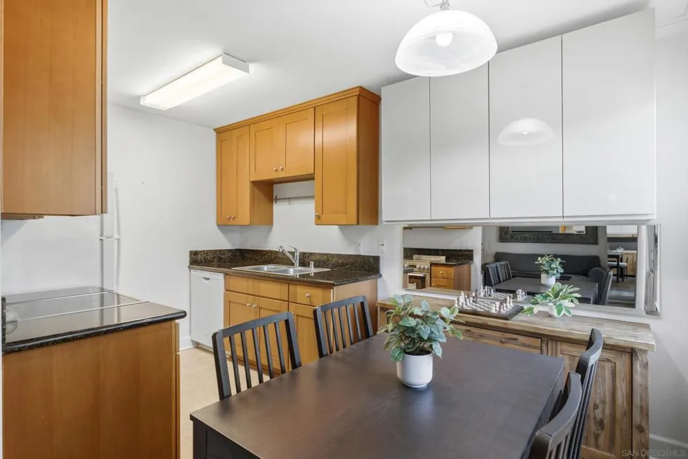 8581 Villa La Jolla #J La Jolla, CA 92037