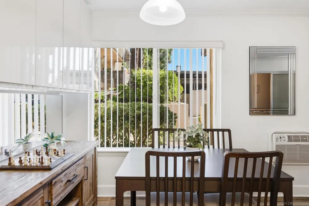 8581 Villa La Jolla #J La Jolla, CA 92037