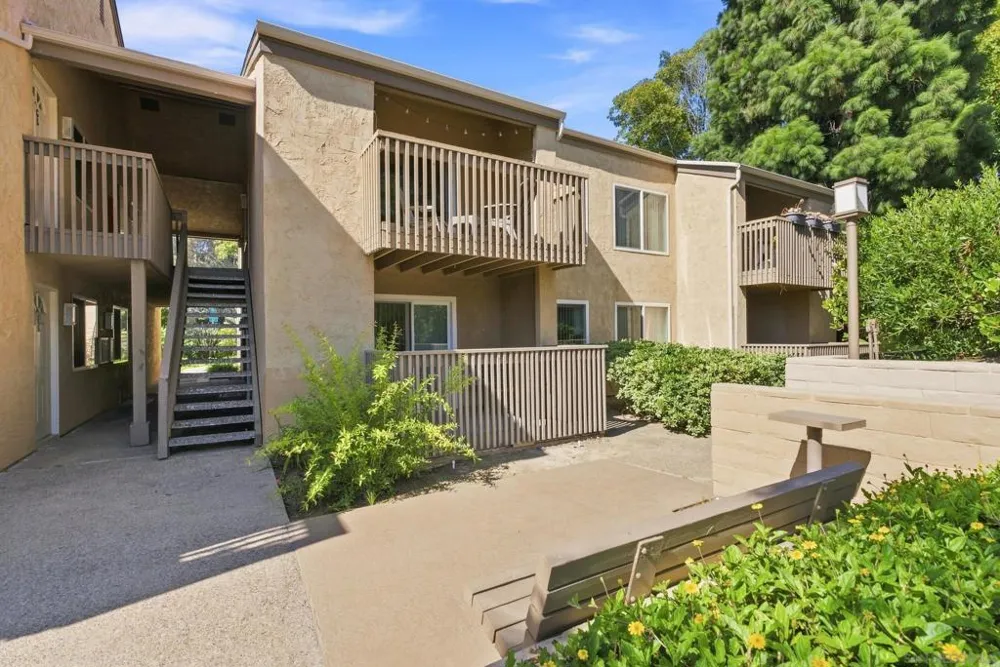 8581 Villa La Jolla #J La Jolla, CA 92037
