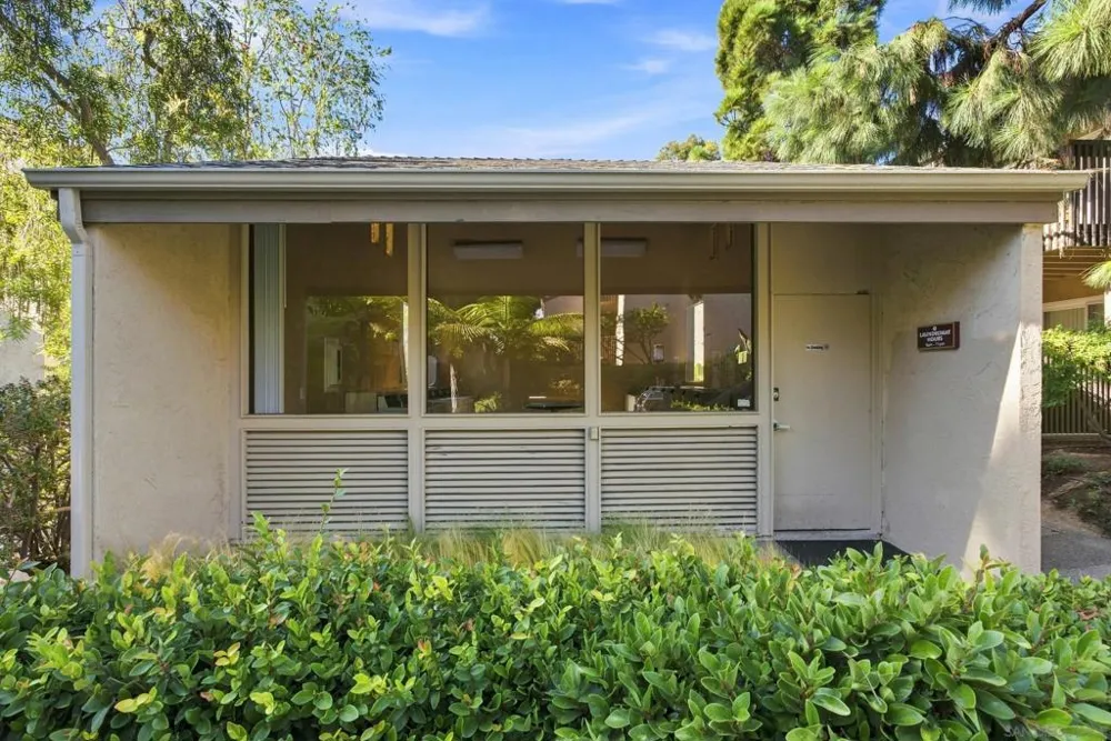 8581 Villa La Jolla #J La Jolla, CA 92037