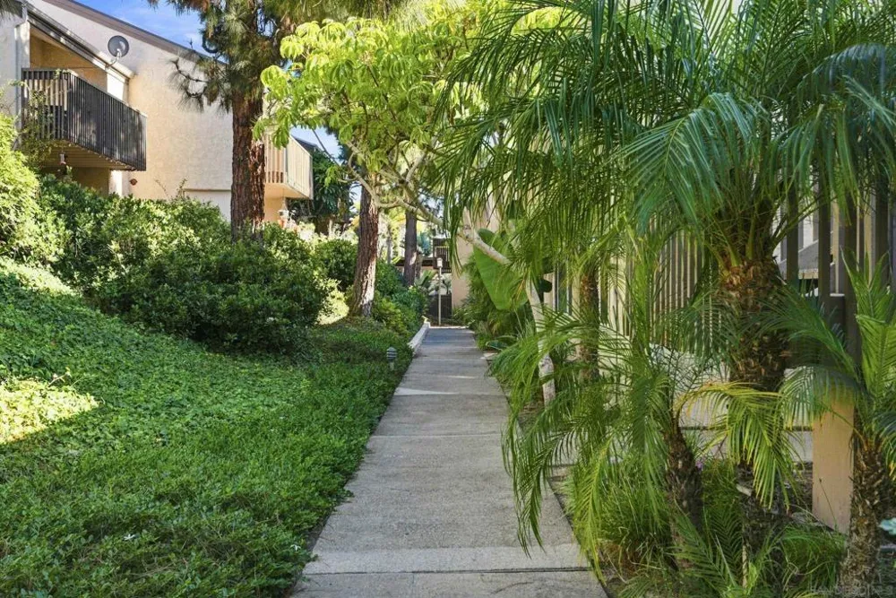 8581 Villa La Jolla #J La Jolla, CA 92037