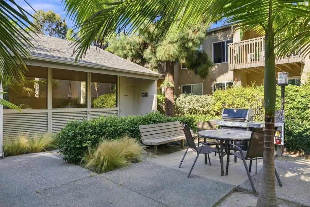 8581 Villa La Jolla #J La Jolla, CA 92037