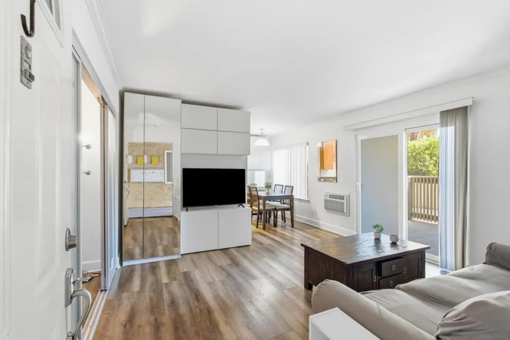 8581 Villa La Jolla #J La Jolla, CA 92037