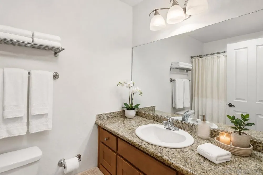 8581 Villa La Jolla #J La Jolla, CA 92037