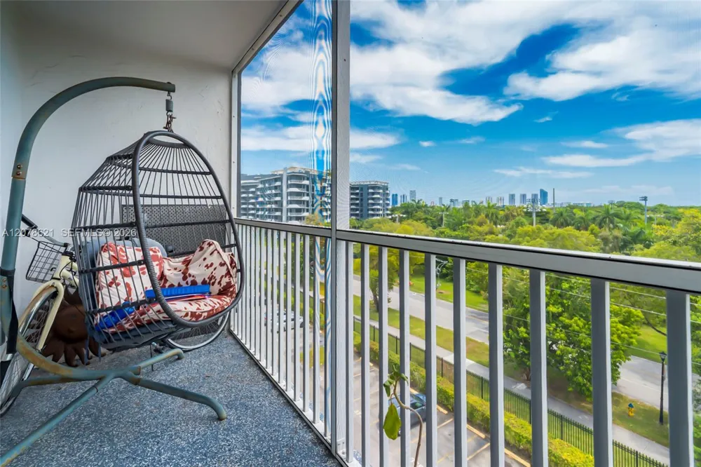 16950 W Dixie Hwy #A626 North Miami Beach, FL 33160