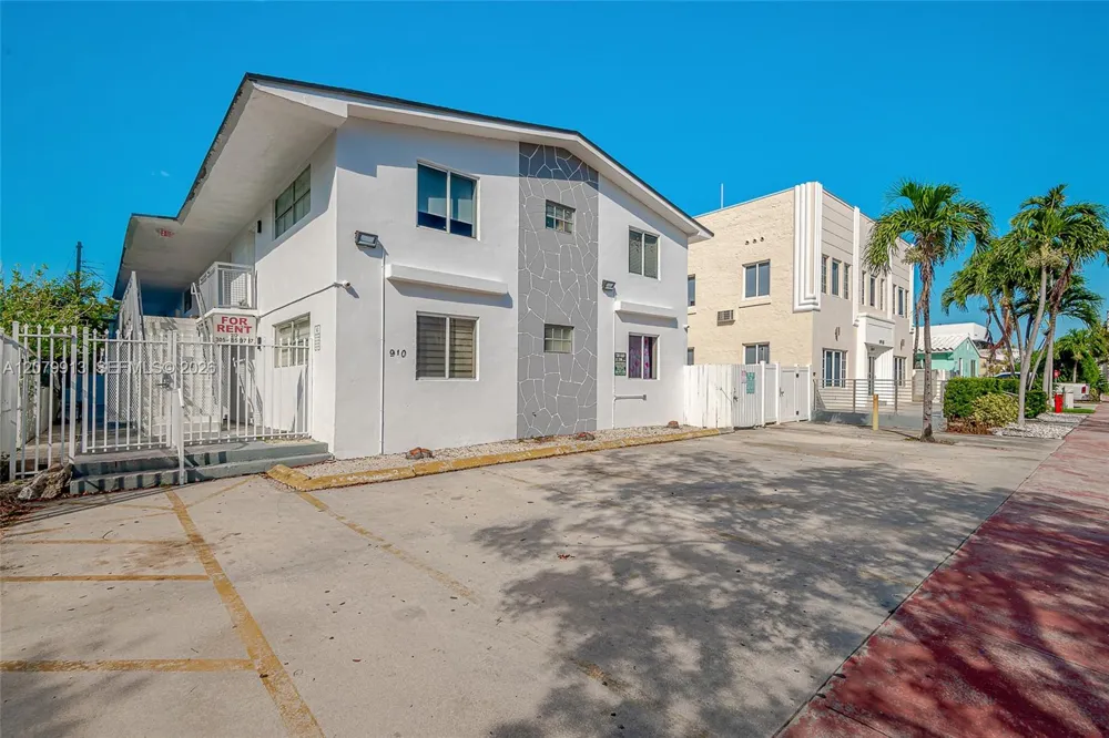 6910 Bay Dr #6 Miami Beach, FL 33141