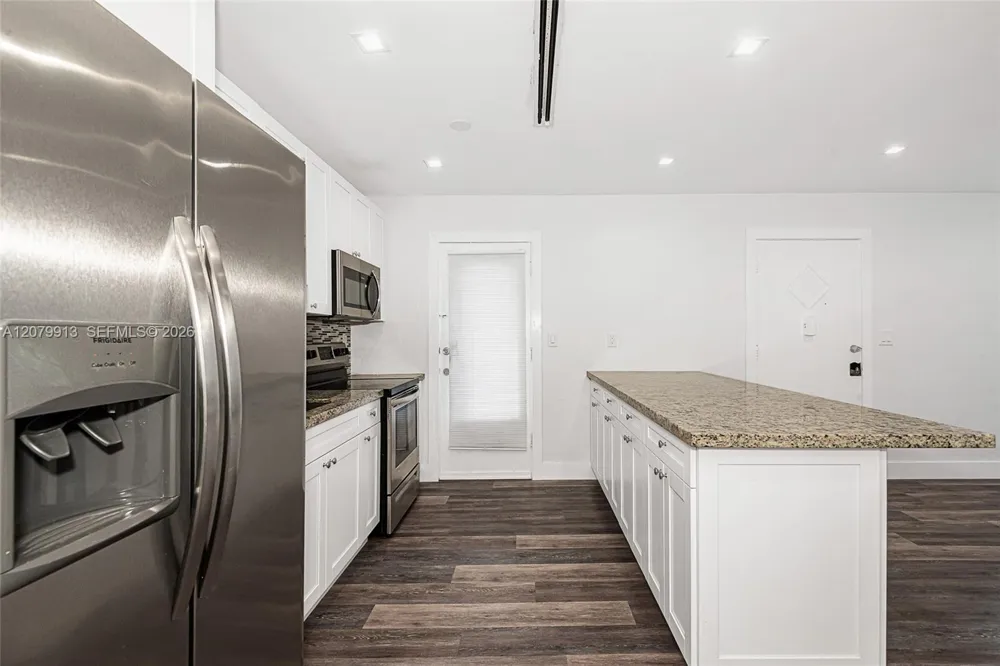 6910 Bay Dr #6 Miami Beach, FL 33141