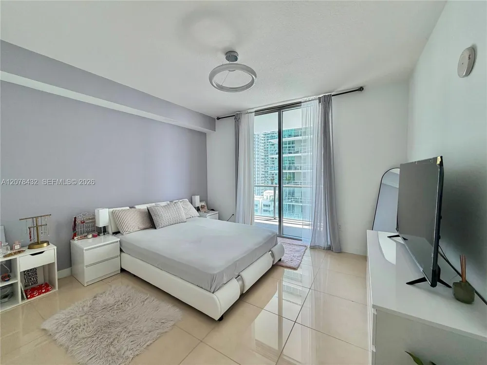 1111 SW 1st Ave #2215-N Miami, FL 33130