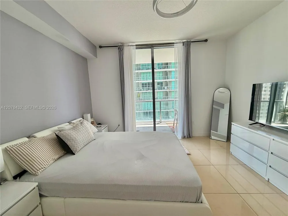 1111 SW 1st Ave #2215-N Miami, FL 33130