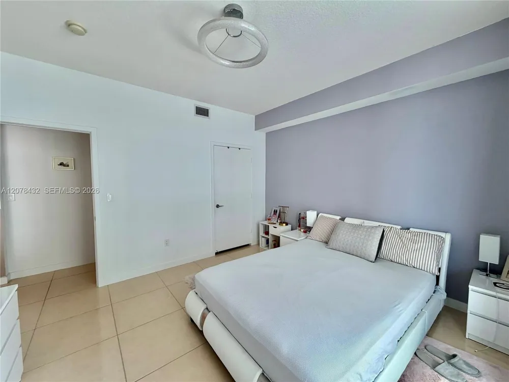 1111 SW 1st Ave #2215-N Miami, FL 33130