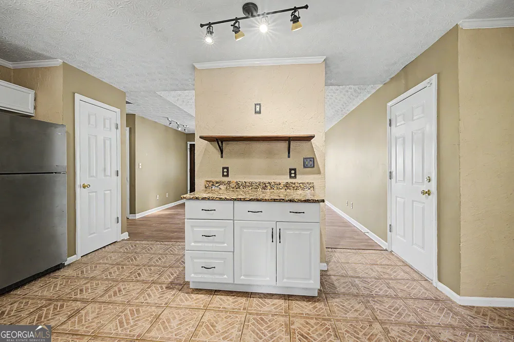 204 Spring CIR Stockbridge, GA 30281