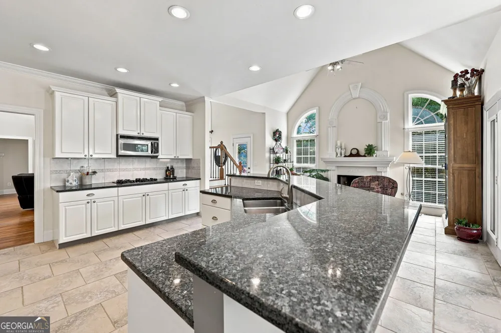 5359 Point South DR Gainesville, GA 30504
