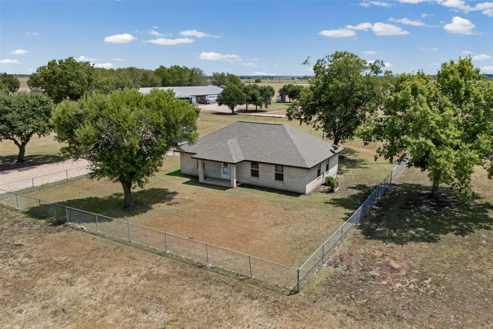 403 County View Road Lockhart, TX 78644