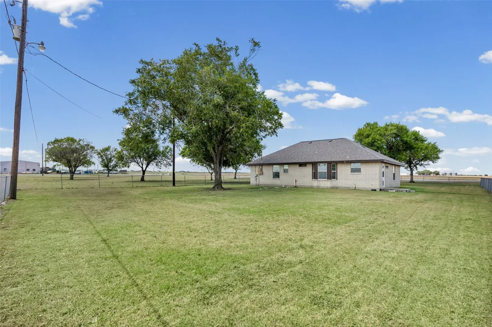 403 County View Road Lockhart, TX 78644