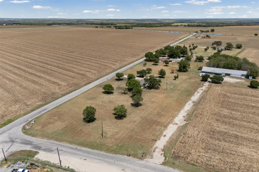 403 County View Road Lockhart, TX 78644