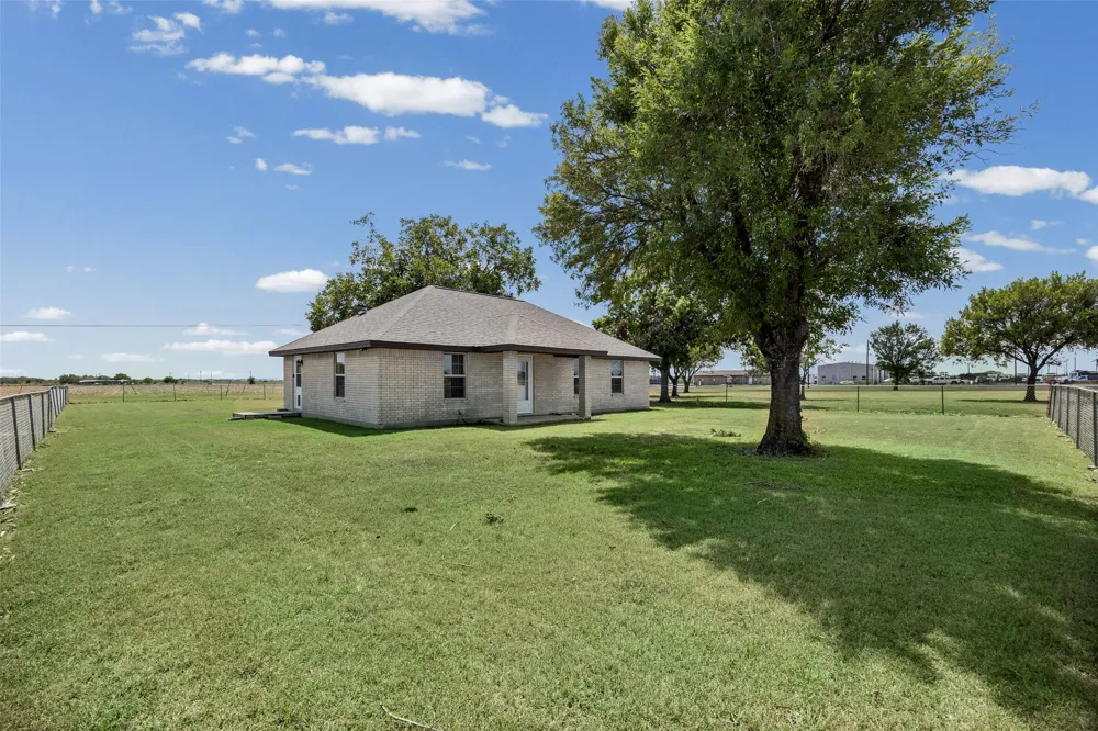 403 County View Road Lockhart, TX 78644