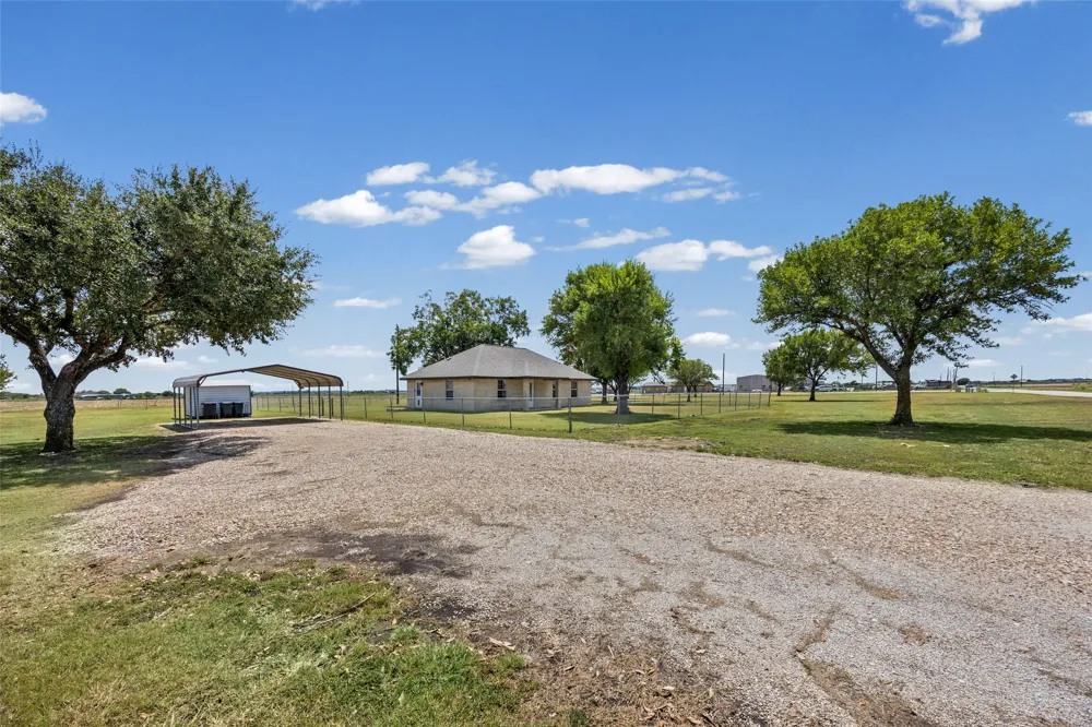 403 County View Road Lockhart, TX 78644