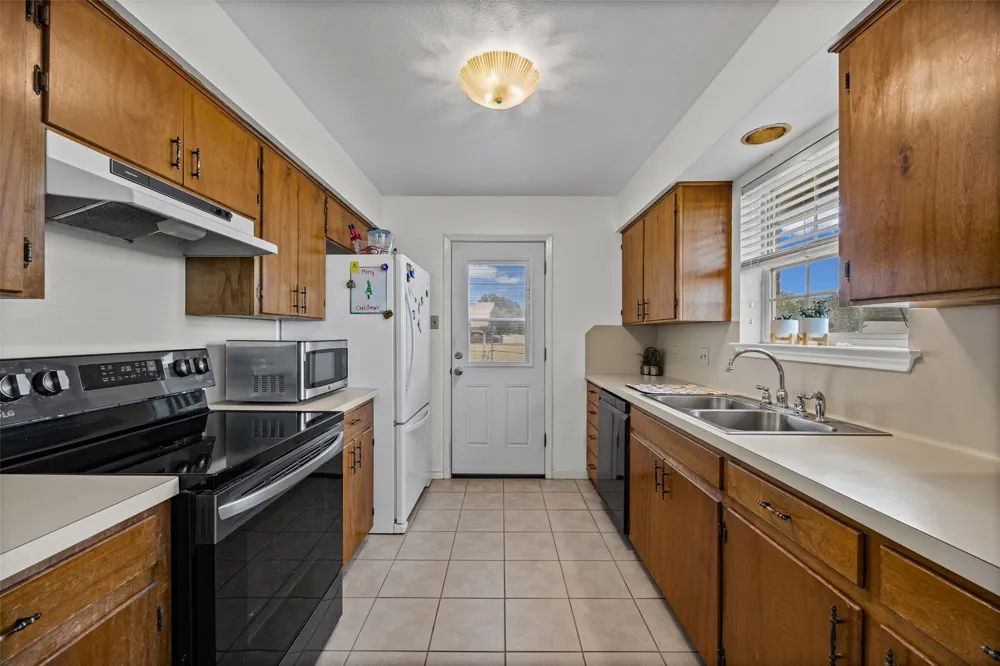 403 County View Road Lockhart, TX 78644