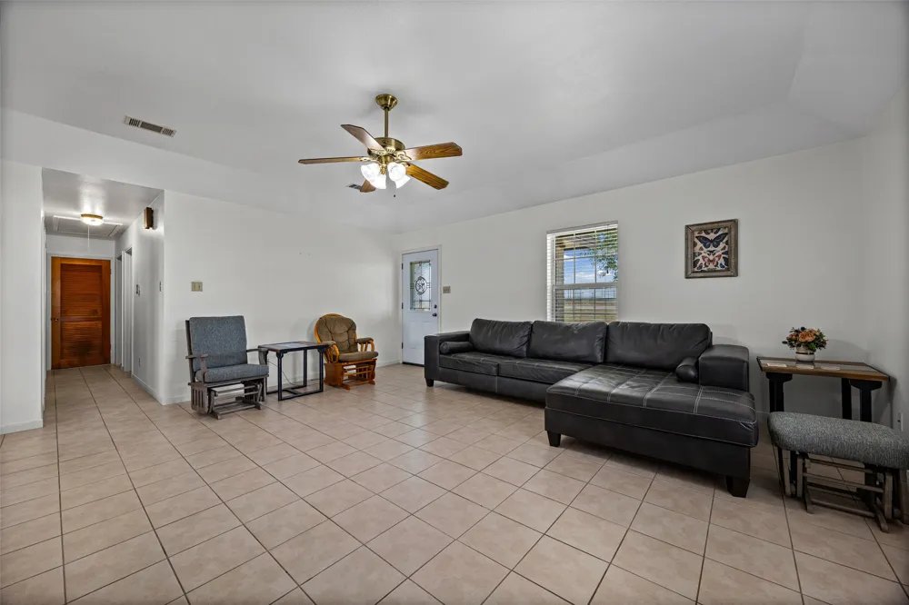 403 County View Road Lockhart, TX 78644