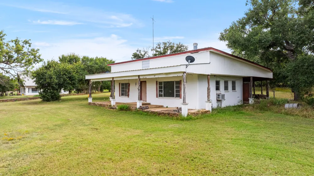 131 Blue Bird Lane Tow, TX 78672