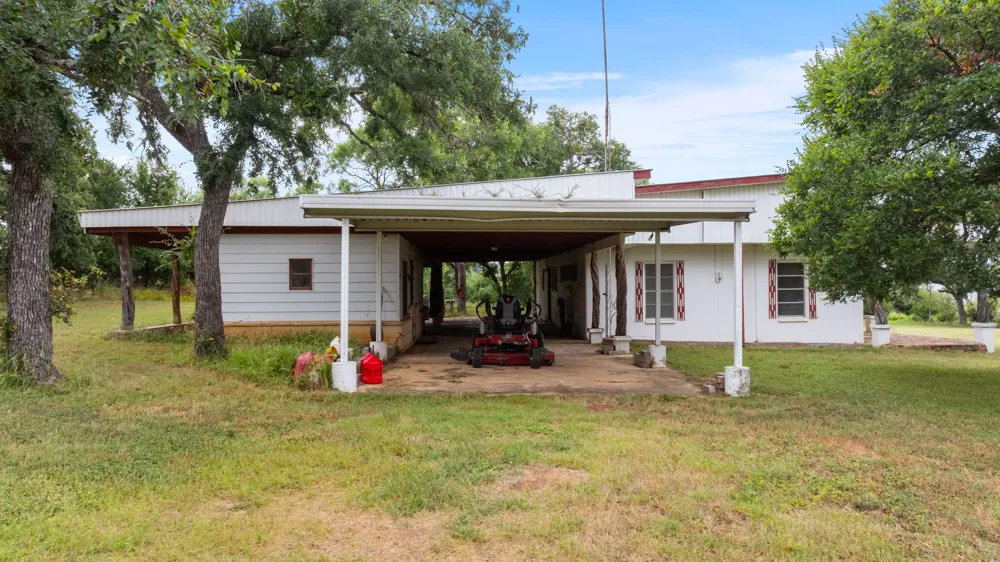 131 Blue Bird Lane Tow, TX 78672