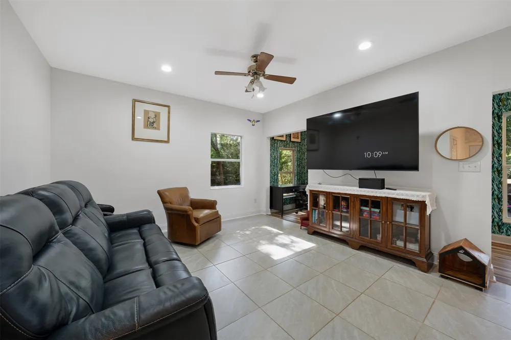 629 El Paso Bullard, TX 75757