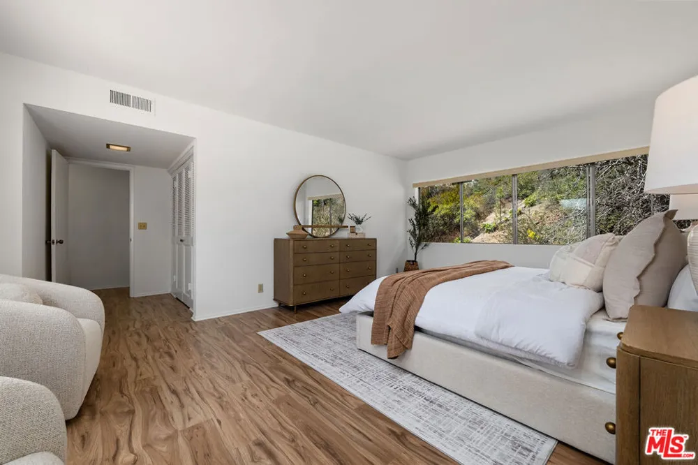 2537 Cordelia Road Los Angeles, CA 90049