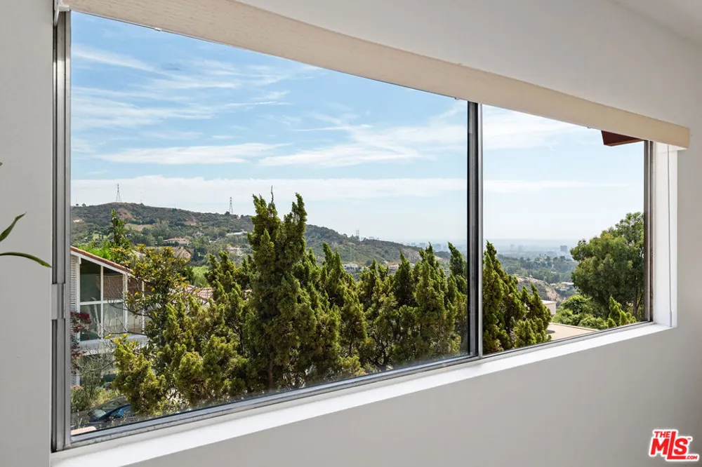 2537 Cordelia Road Los Angeles, CA 90049