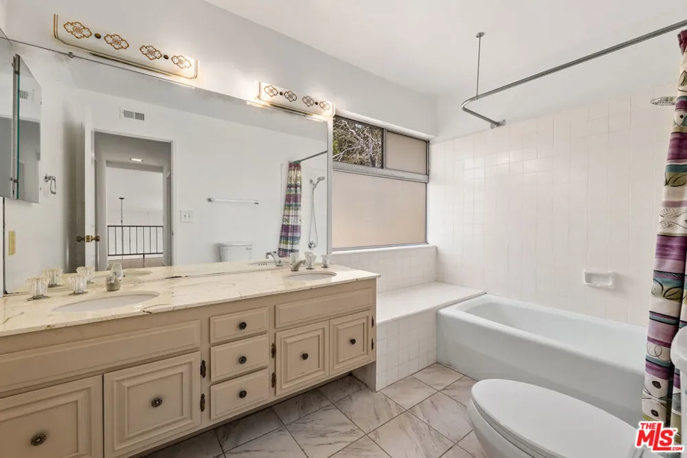 2537 Cordelia Road Los Angeles, CA 90049