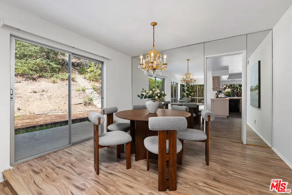 2537 Cordelia Road Los Angeles, CA 90049