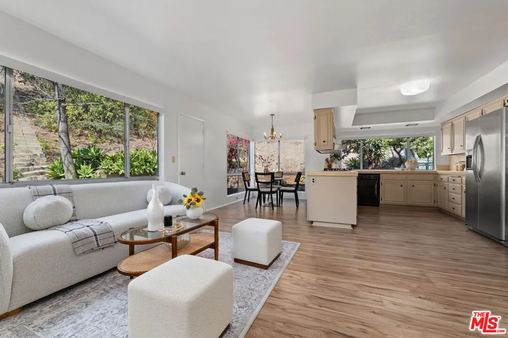 2537 Cordelia Road Los Angeles, CA 90049