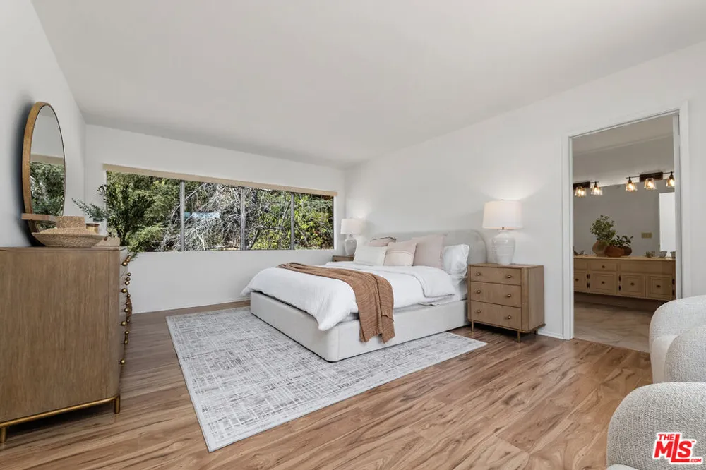 2537 Cordelia Road Los Angeles, CA 90049