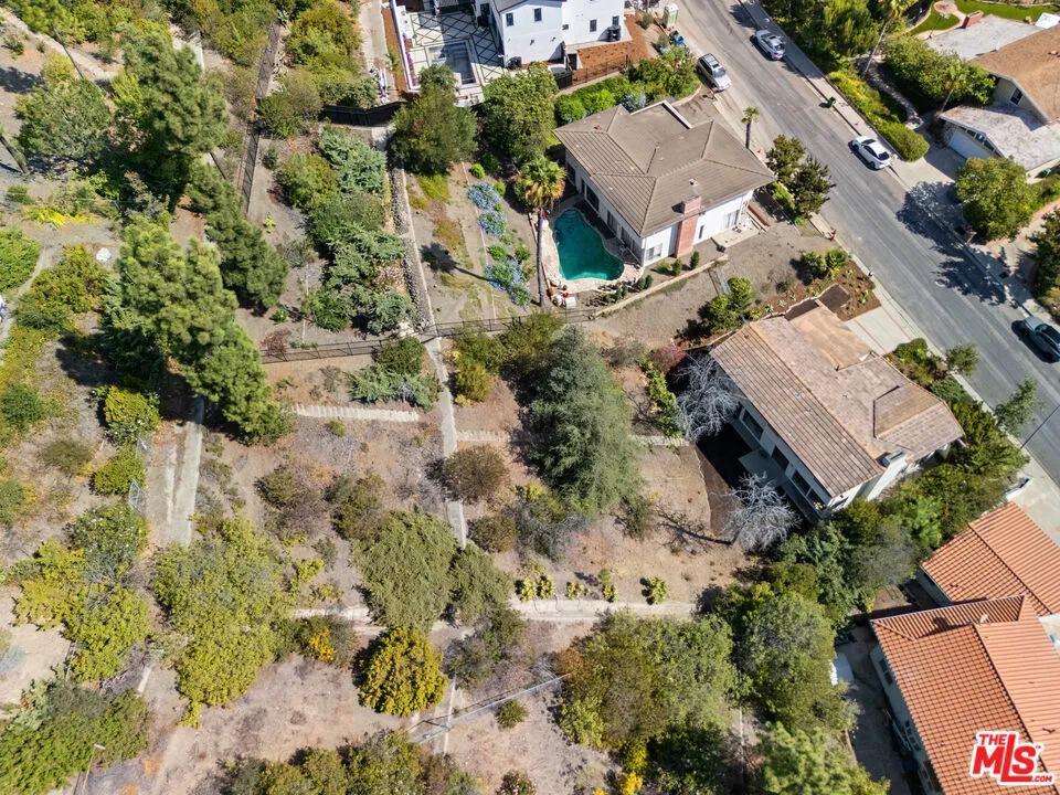2537 Cordelia Road Los Angeles, CA 90049