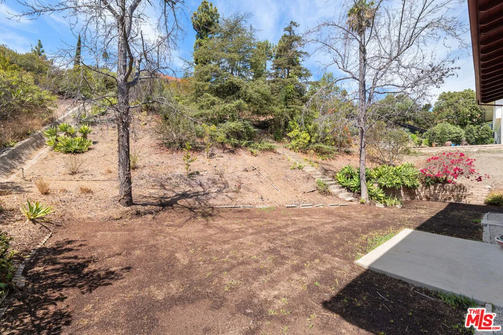 2537 Cordelia Road Los Angeles, CA 90049