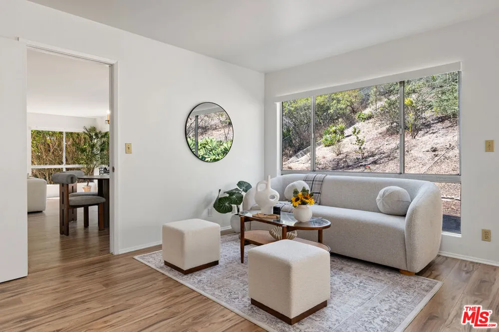 2537 Cordelia Road Los Angeles, CA 90049