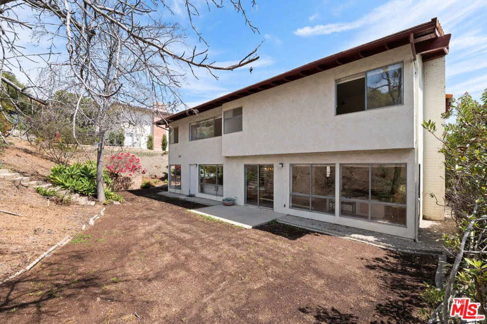 2537 Cordelia Road Los Angeles, CA 90049