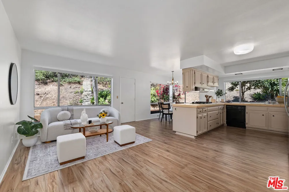 2537 Cordelia Road Los Angeles, CA 90049