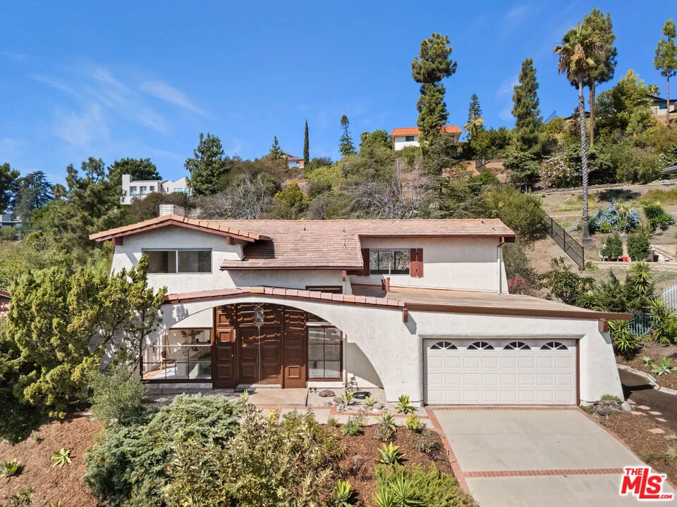 2537 Cordelia Road Los Angeles, CA 90049