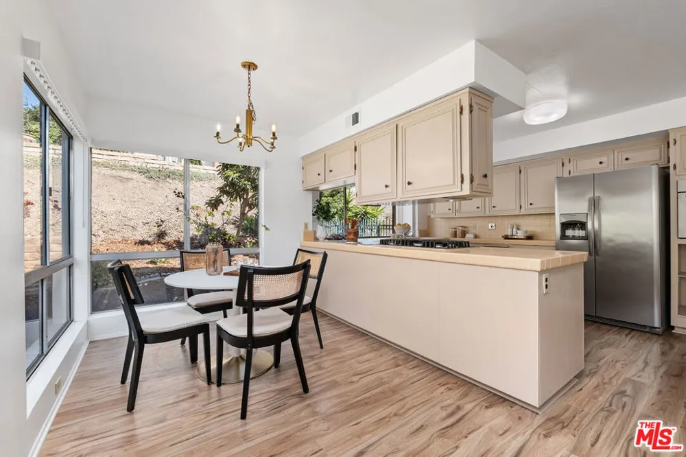 2537 Cordelia Road Los Angeles, CA 90049