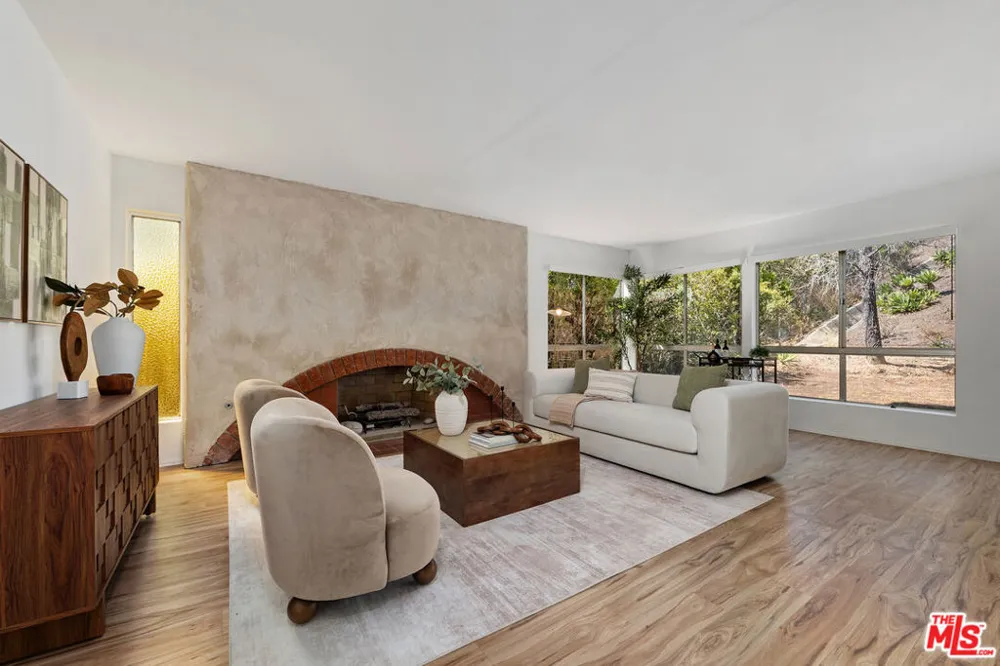 2537 Cordelia Road Los Angeles, CA 90049