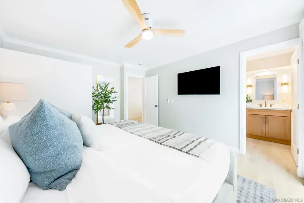 1943 Coast Del Mar, CA 92014