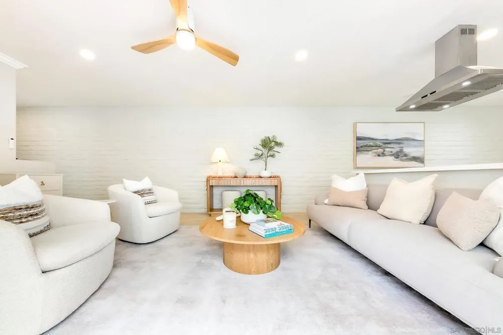 1943 Coast Del Mar, CA 92014