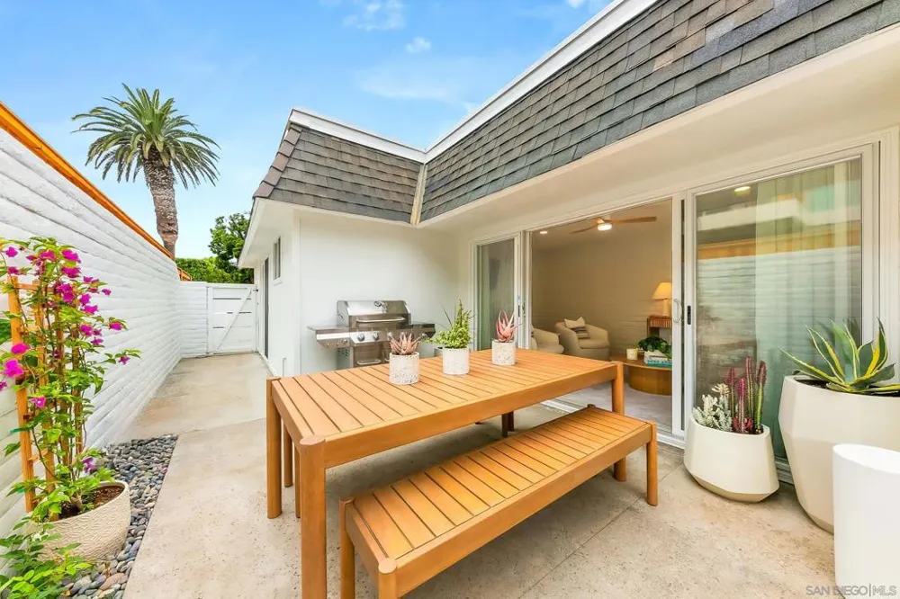 1943 Coast Del Mar, CA 92014