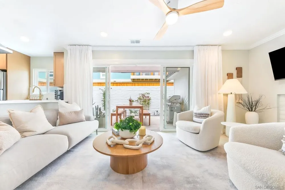 1943 Coast Del Mar, CA 92014