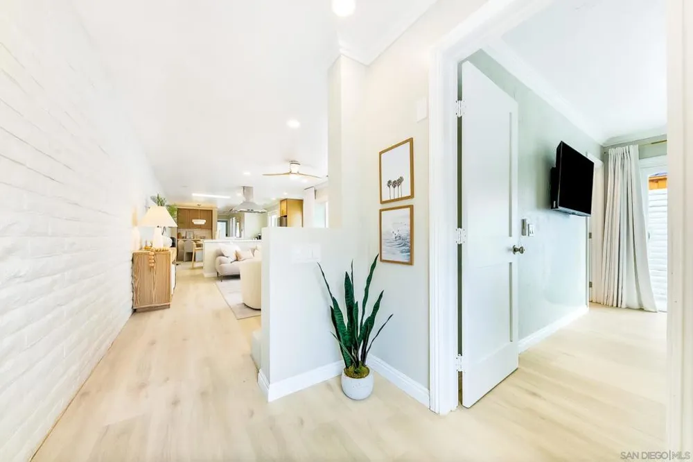 1943 Coast Del Mar, CA 92014
