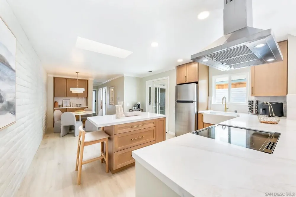 1943 Coast Del Mar, CA 92014