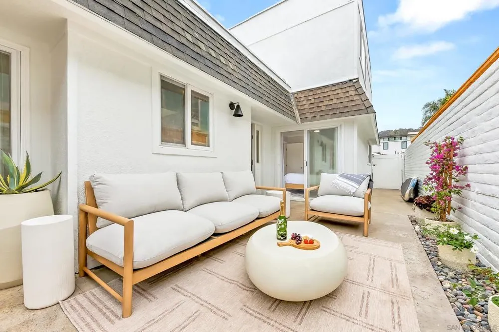 1943 Coast Del Mar, CA 92014