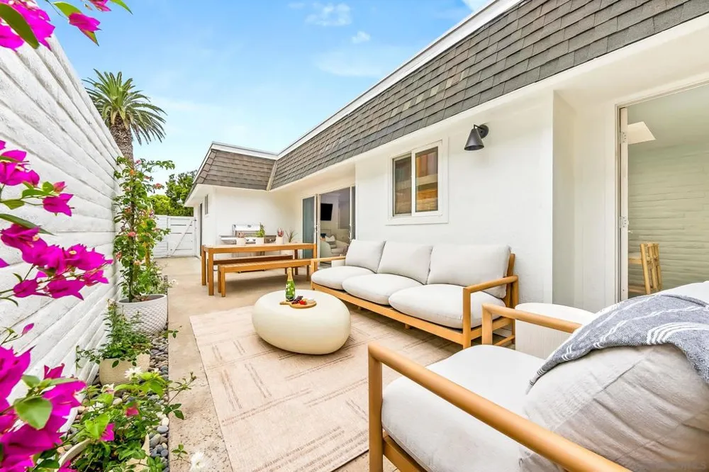 1943 Coast Del Mar, CA 92014