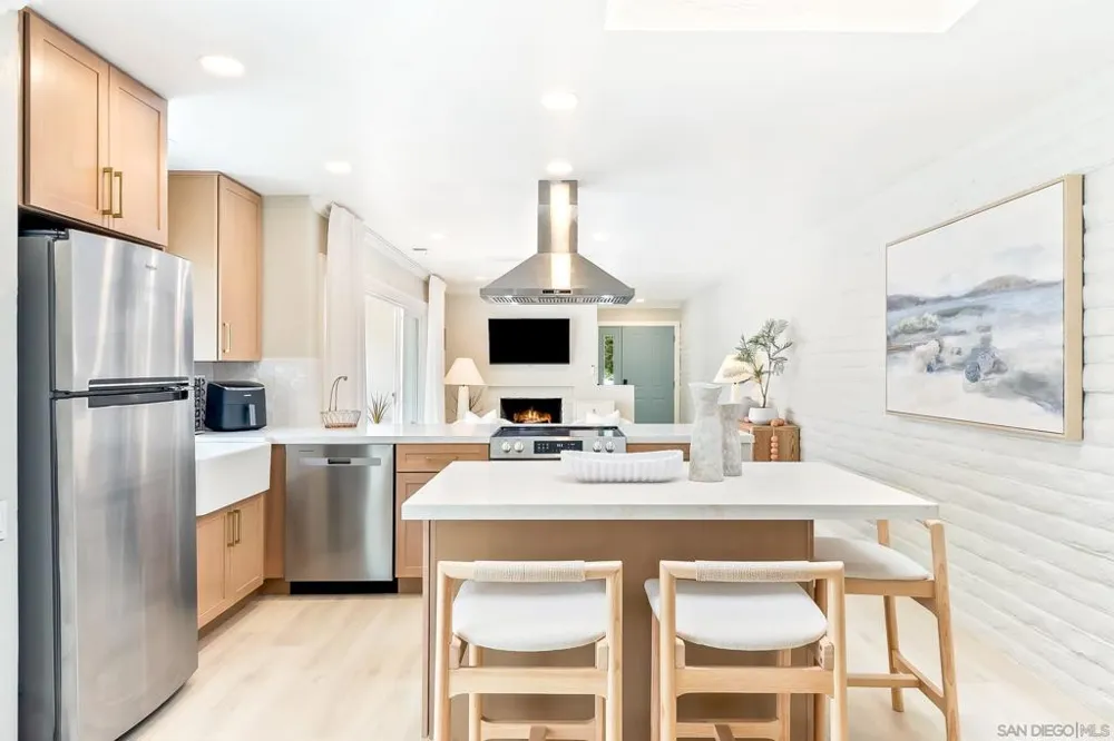 1943 Coast Del Mar, CA 92014