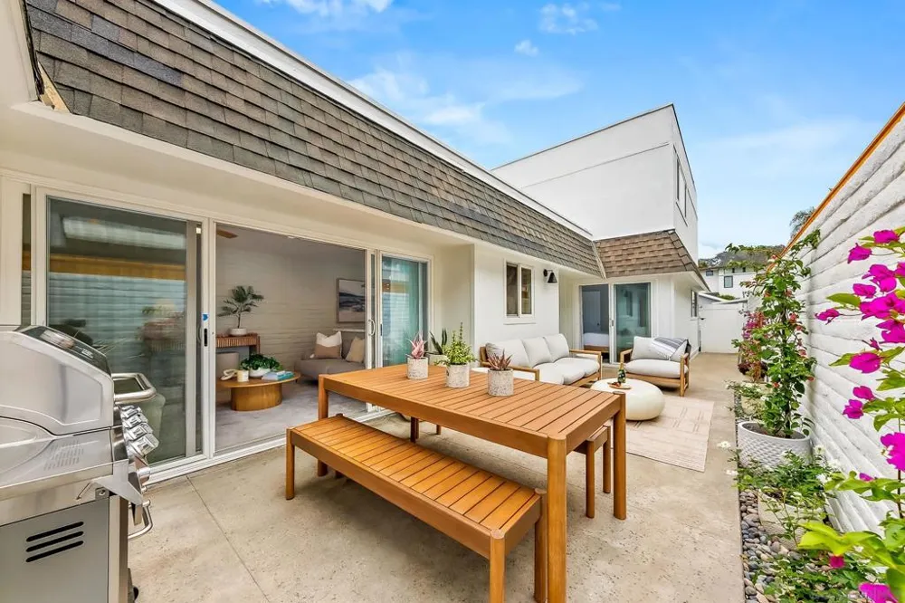 1943 Coast Del Mar, CA 92014